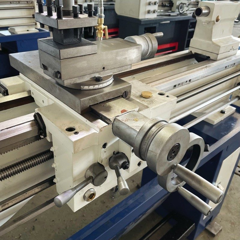 Universal Lathe Machine