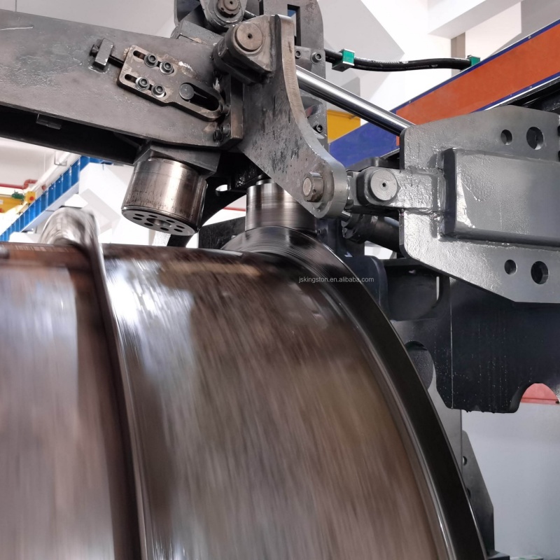 Pressure vessel spinning machine