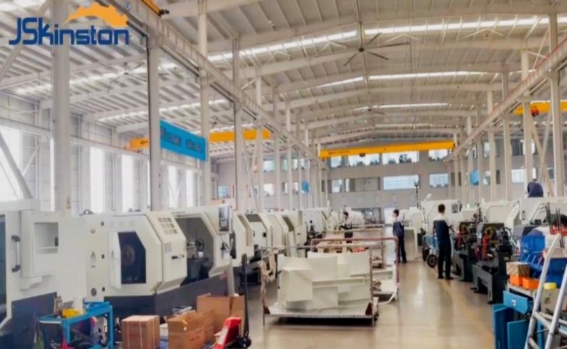 مخرطة CNC مسطحة CK6163-1000: ماكينة خراطة قابلة للتخصيص لقطع العمل من نوع القرص والعمود